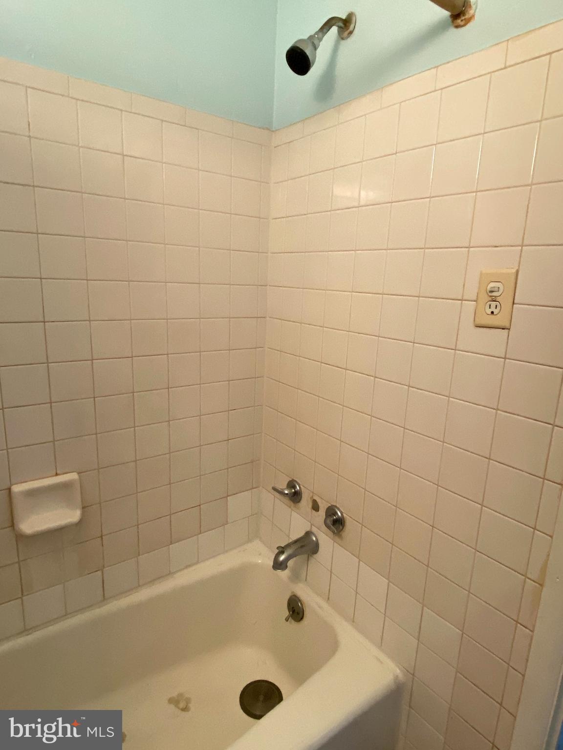 438 Long Lane Upper Darby, PA 19082 - Photo 11 of 39