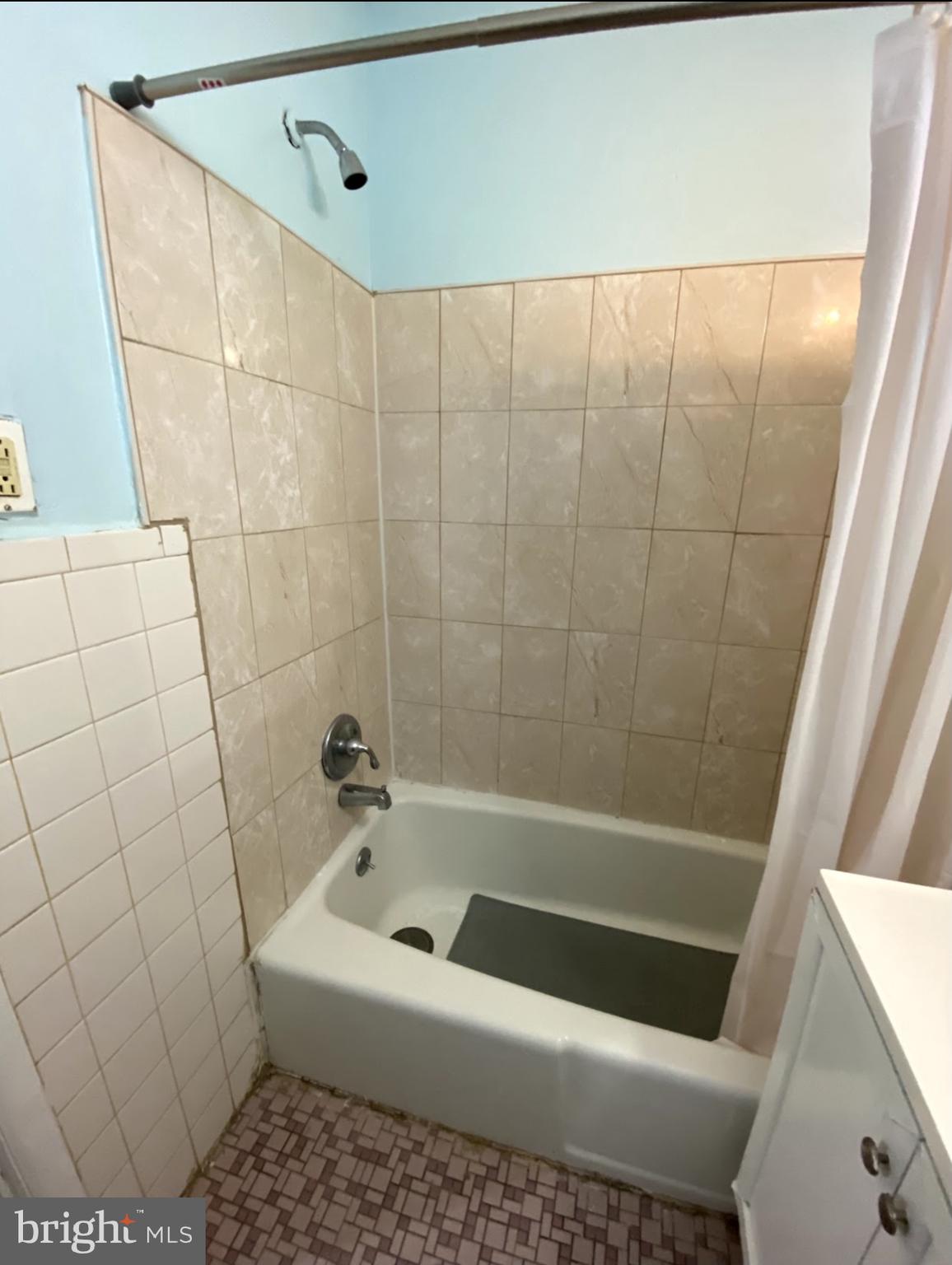 438 Long Lane Upper Darby, PA 19082 - Photo 24 of 39