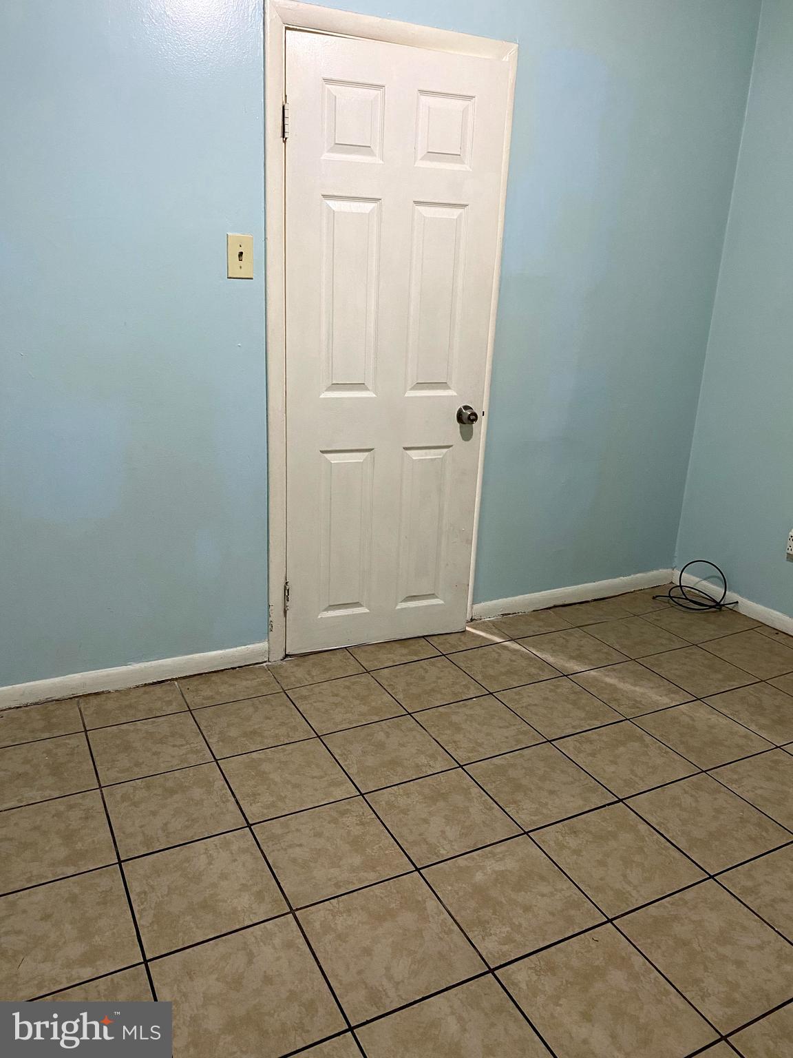 438 Long Lane Upper Darby, PA 19082 - Photo 4 of 39