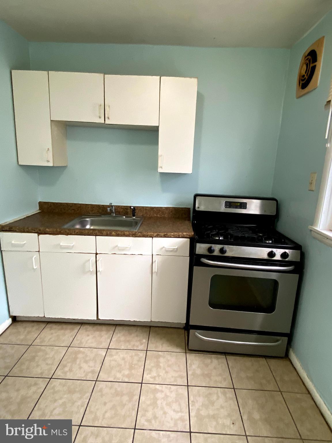 438 Long Lane Upper Darby, PA 19082 - Photo 6 of 39