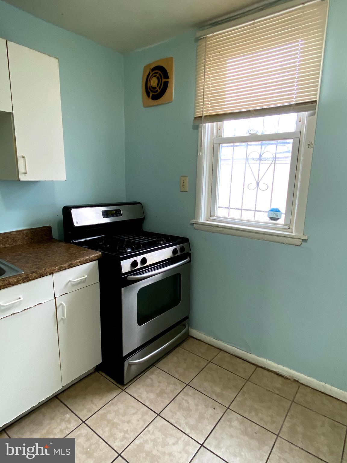 438 Long Lane Upper Darby, PA 19082 - Photo 7 of 39