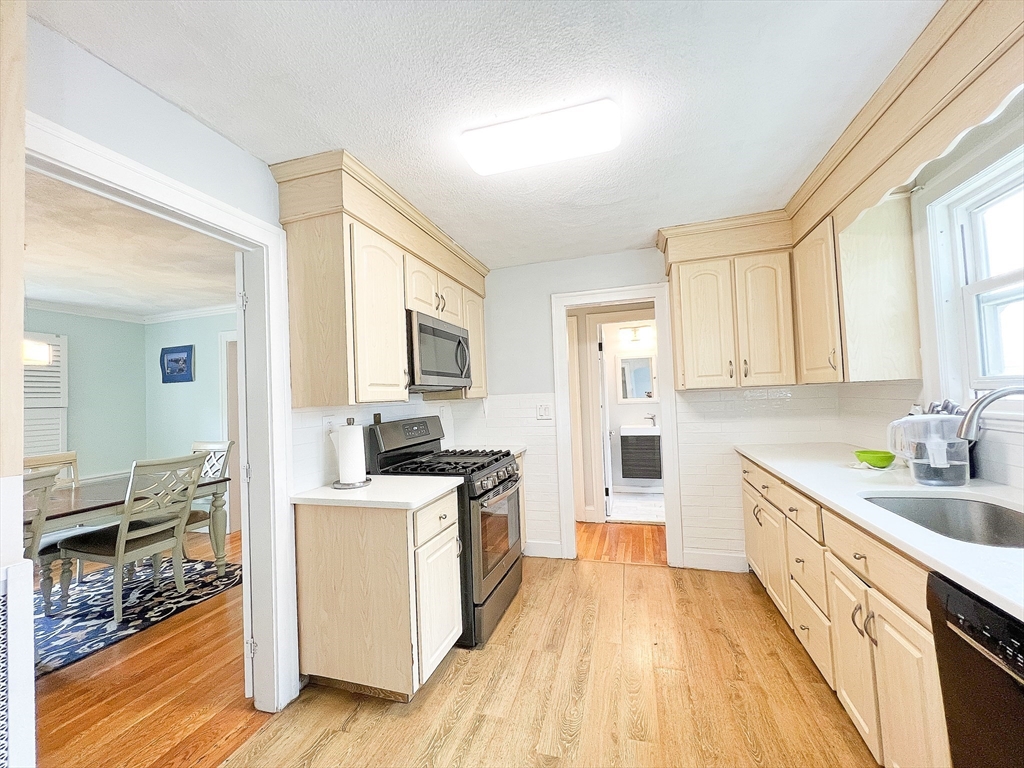 31 Grassmere Road Brookline, MA 02467 - Photo 5 of 24