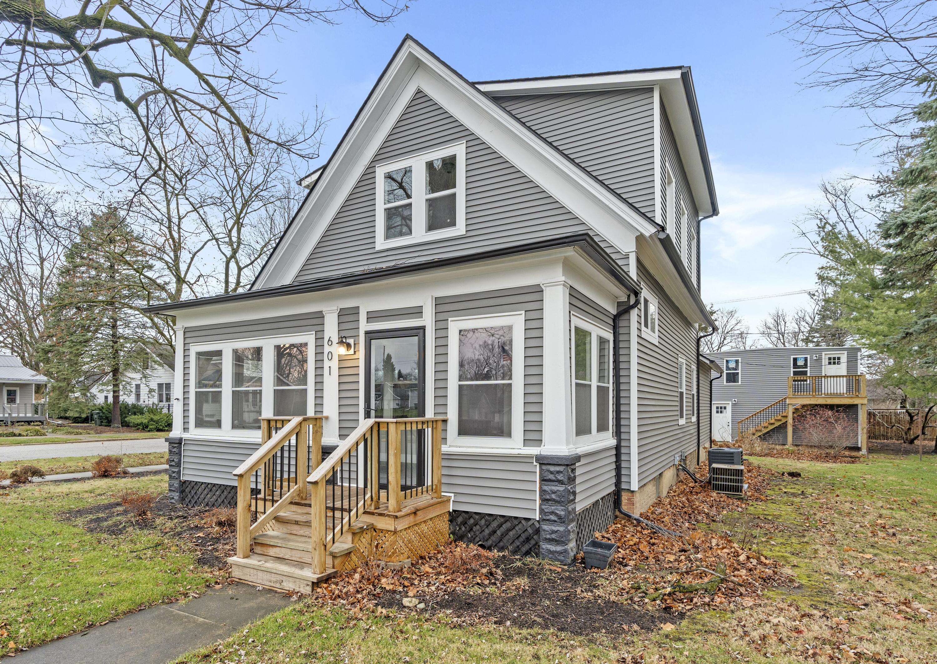 601 Institute Street Valparaiso, IN 46383 - Photo 2 of 26 3000x2128