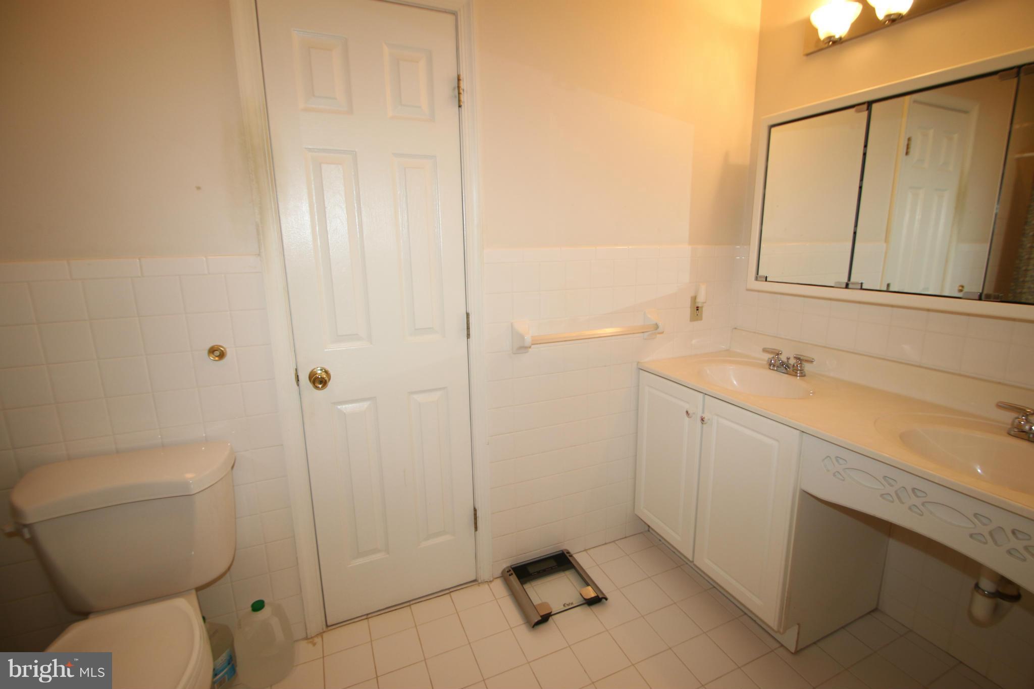 14431 Seneca Road Germantown, MD 20874 - Photo 11 of 23 Bath (Master)