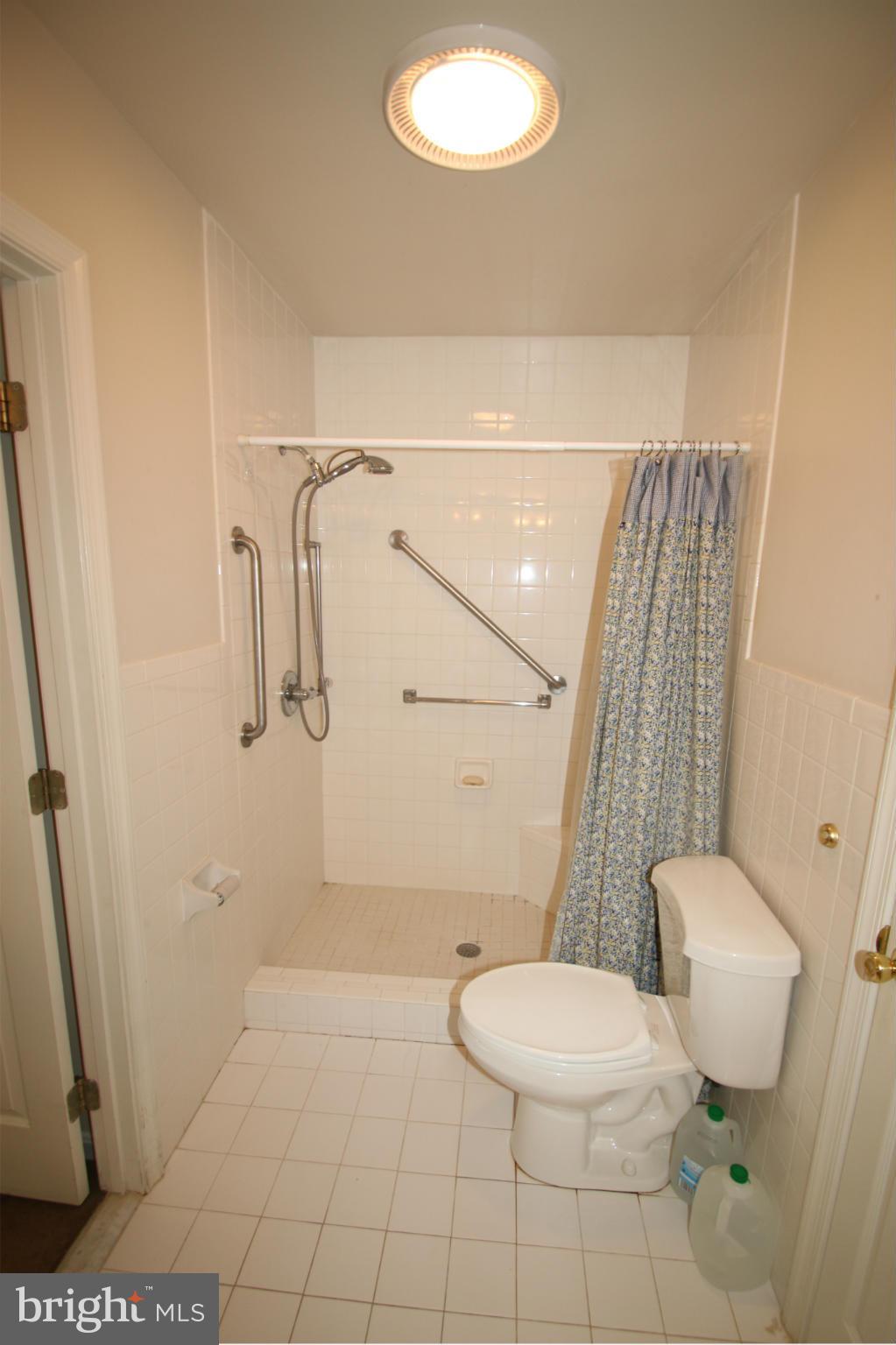 14431 Seneca Road Germantown, MD 20874 - Photo 13 of 23 Bath
