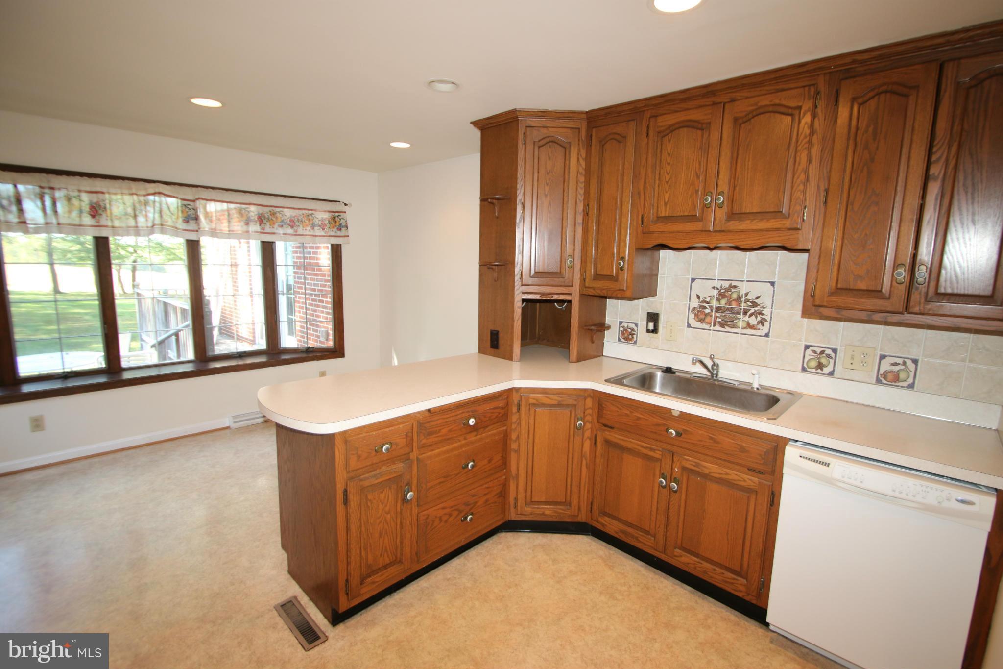 14431 Seneca Road Germantown, MD 20874 - Photo 5 of 23 Kitchen