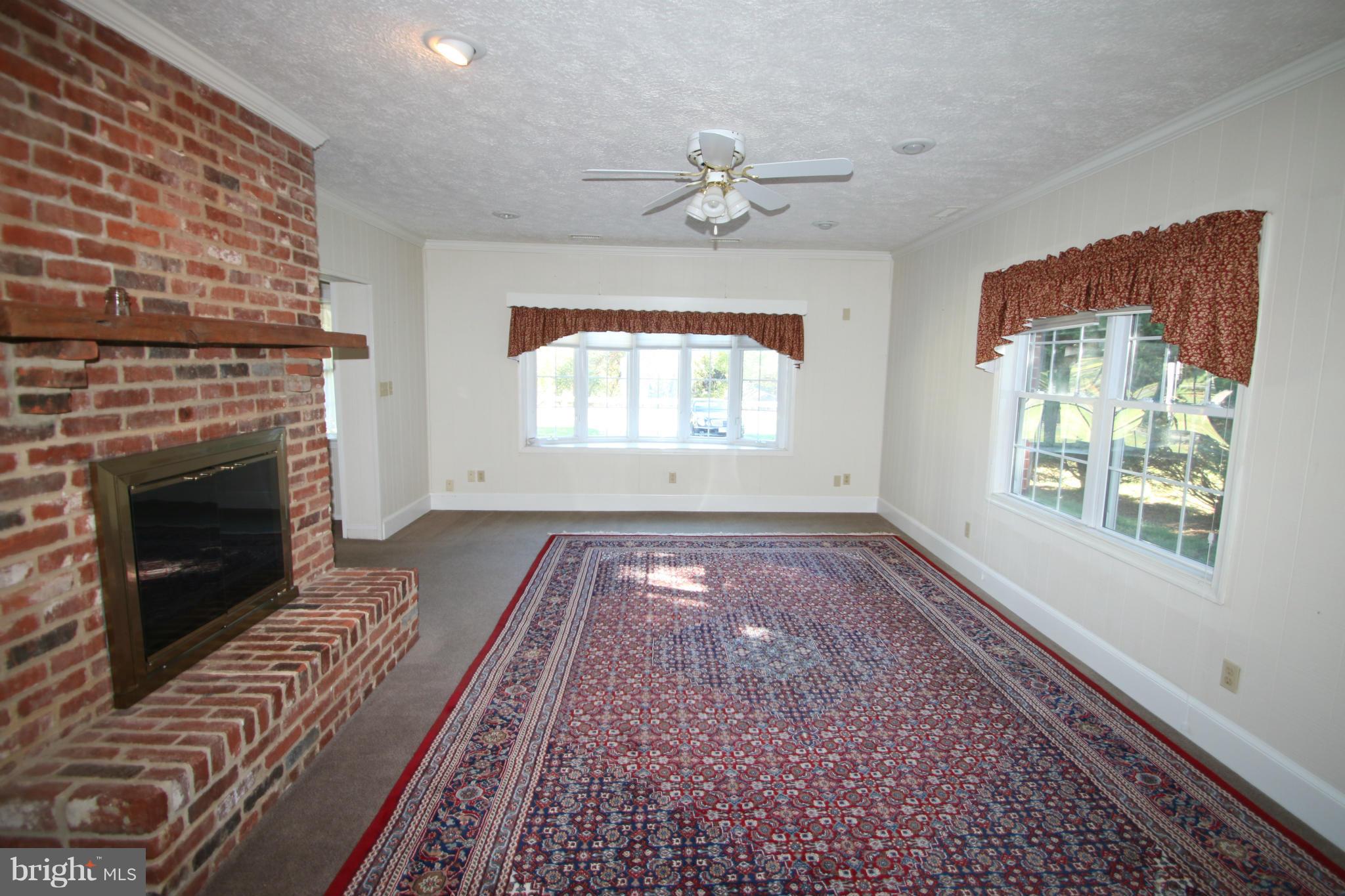 14431 Seneca Road Germantown, MD 20874 - Photo 8 of 23 Family Room