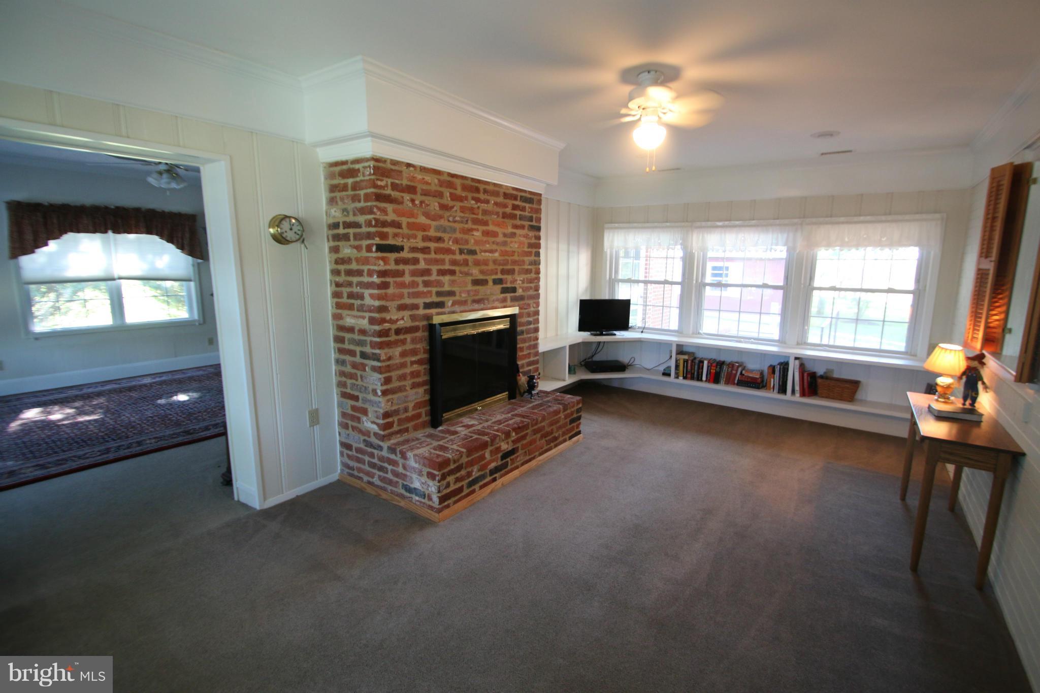 14431 Seneca Road Germantown, MD 20874 - Photo 9 of 23 Living Room