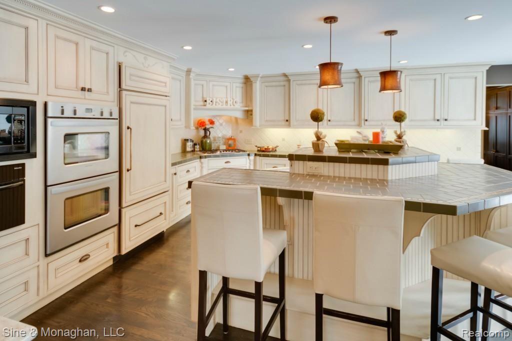 607 Middlesex Road Grosse Pointe, MI 48230 - Photo 4 of 27 20140126_607 Middlesex FINAL (15 of 28).jpg