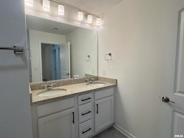 $2,500 | 5894 Butterfield Court, Bettendorf, IA 52722