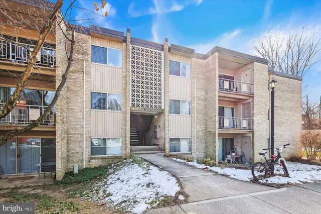 $2,300 | 12305 Braxfield Court, Unit 406, Rockville, MD 20852