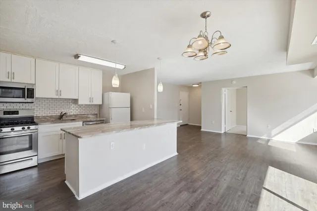 $2,250 | 12305 Braxfield Court, Unit 406, Rockville, MD 20852