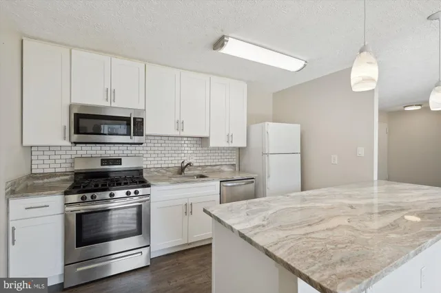 $2,300 | 12305 Braxfield Court, Unit 406, Rockville, MD 20852