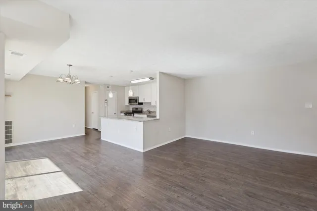 $2,250 | 12305 Braxfield Court, Unit 406, Rockville, MD 20852