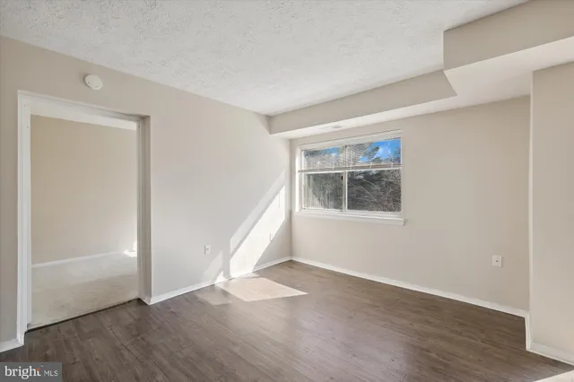 $2,300 | 12305 Braxfield Court, Unit 406, Rockville, MD 20852