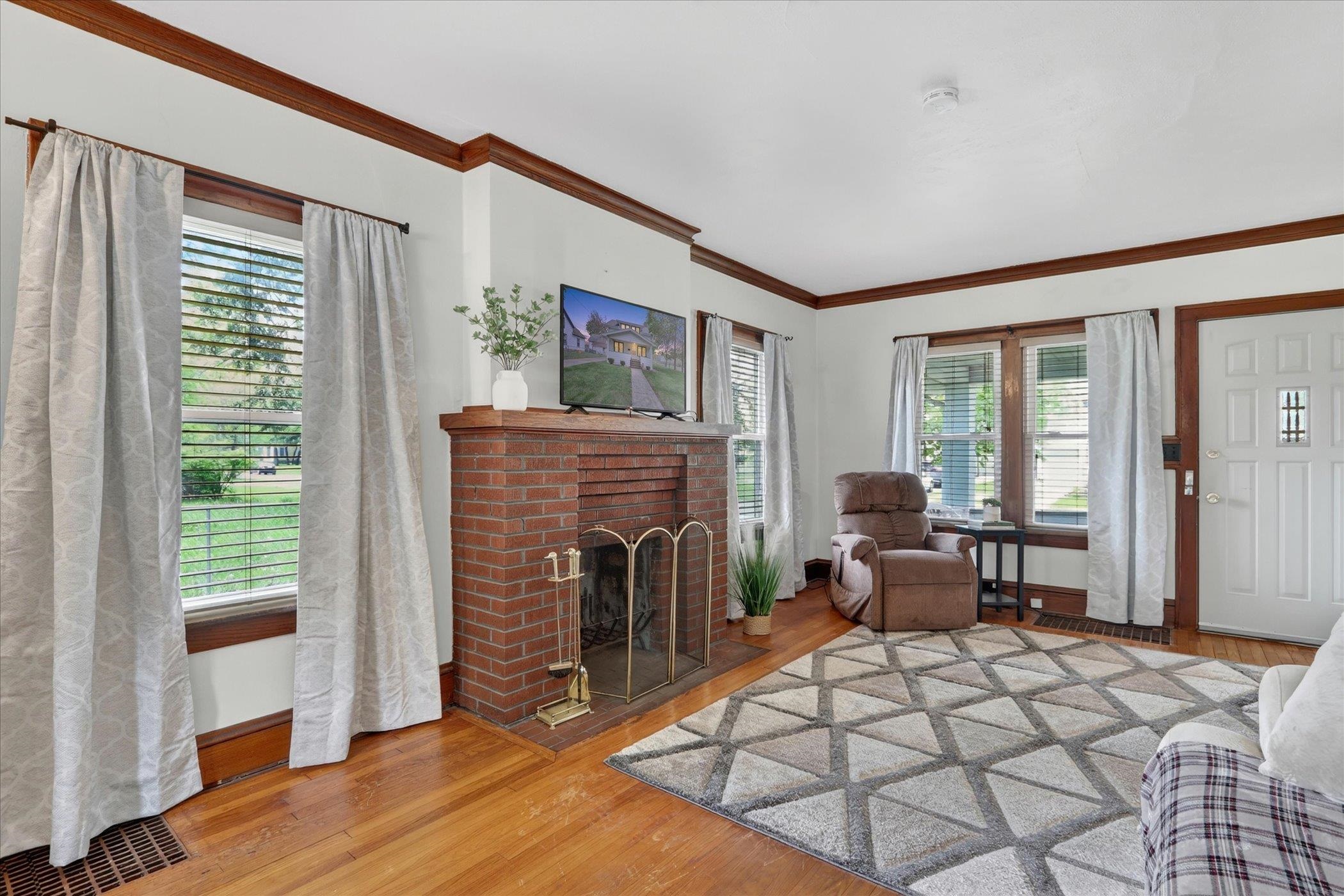 953 Oak Street Beloit, WI 53511 - Photo 4 of 40