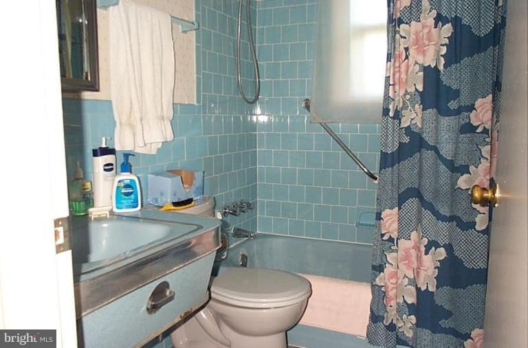6408 Bells Mill Road Bethesda, MD 20817 - Photo 19 of 20 Bath #1