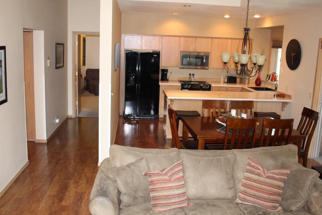 57374-32d1 Beaver Ridge Loop Sunriver, OR 97707 - Photo 5 of 24 5-Ridge 32-lvrm, hall, kit