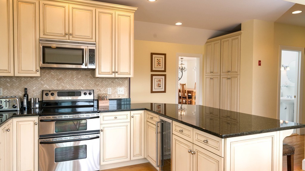 27 Main Street Dover, MA 02030 - Photo 4 of 22