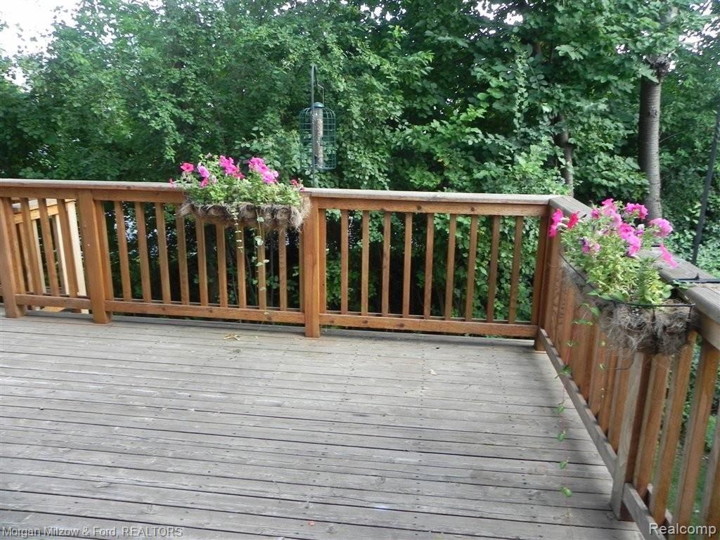 6561 Summit Ridge Court, Unit 44 Clarkston, MI 48346 - Photo 20 of 27 Deck