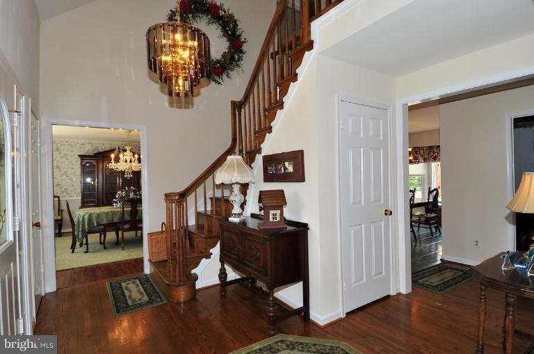 14310 Mt Oak Road Bowie, MD 20721 - Photo 11 of 30 Entrance / Foyer