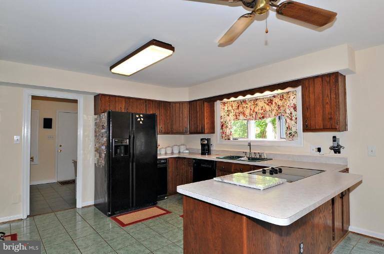 14310 Mt Oak Road Bowie, MD 20721 - Photo 17 of 30 Kitchen