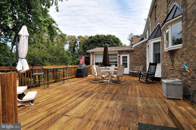 14310 Mt Oak Road Bowie, MD 20721 - Photo 5 of 30 Deck