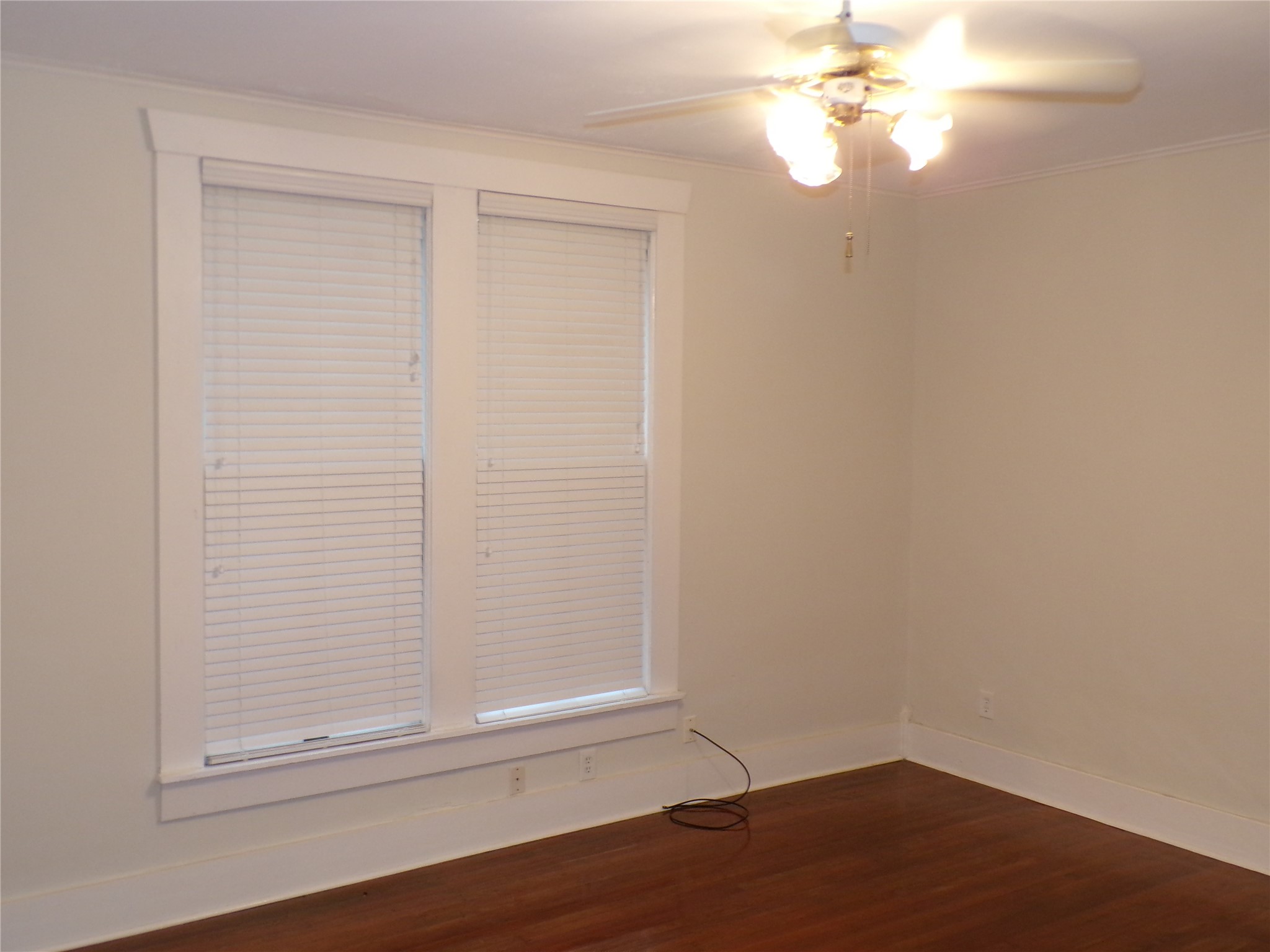 3416 Morrison Street, Unit 6 Houston, TX 77009 - Photo 14 of 32 Lots of great traditional trim and baseboards, etc. Great look.