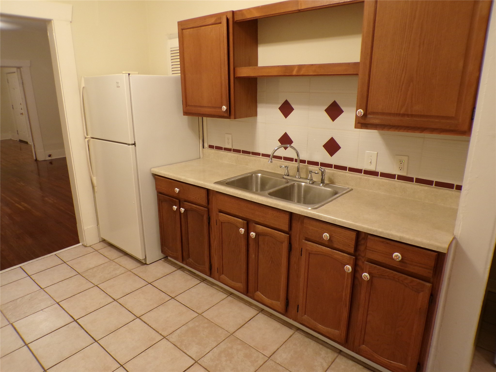 3416 Morrison Street, Unit 6 Houston, TX 77009 - Photo 23 of 32 Classic tilework on backsplash.