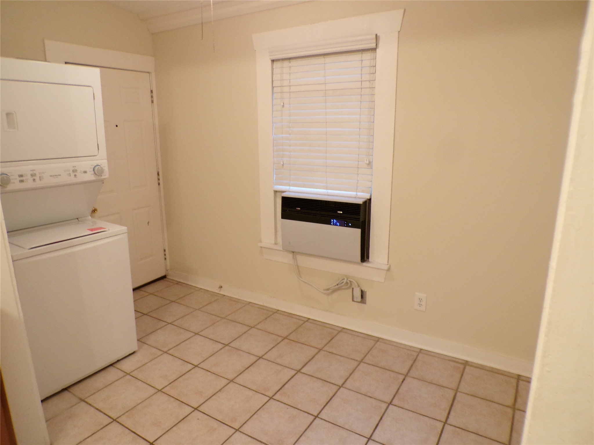 3416 Morrison Street, Unit 6 Houston, TX 77009 - Photo 27 of 32 Top of the line Friedrich Heat and Cool air conditioner.