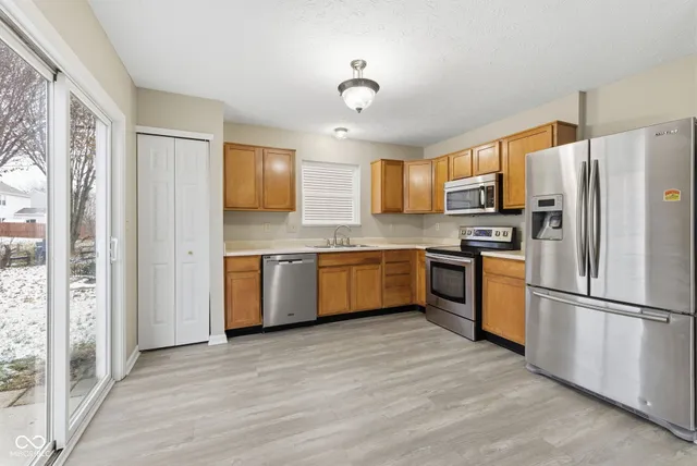 $320,000 | 8118 Tasman Drive, Avon, IN 46123