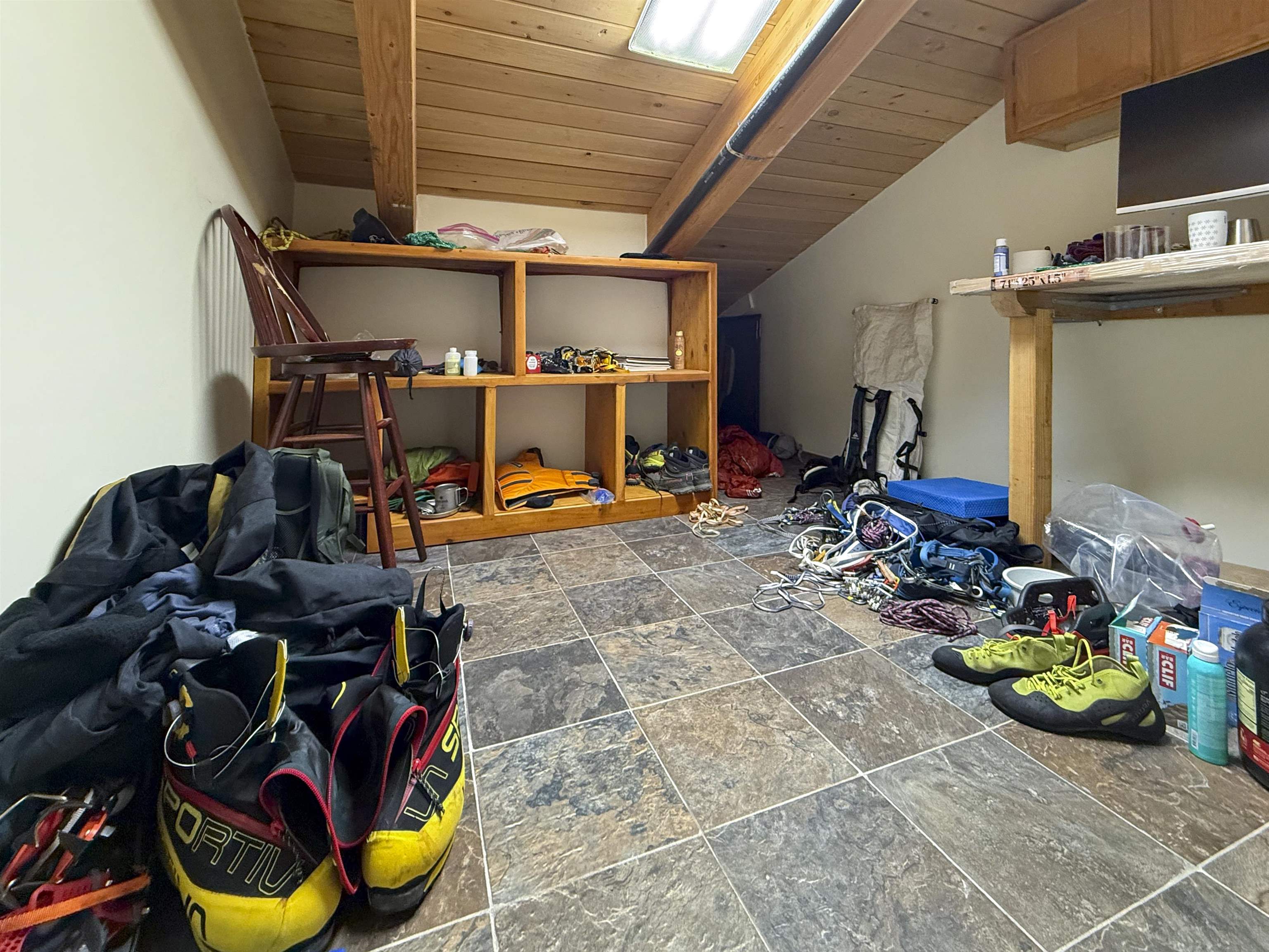 36 Ski Trails Road, Unit 8 Mammoth Lakes, CA 93546 - Photo 25 of 29 a view of a room with gym equipment