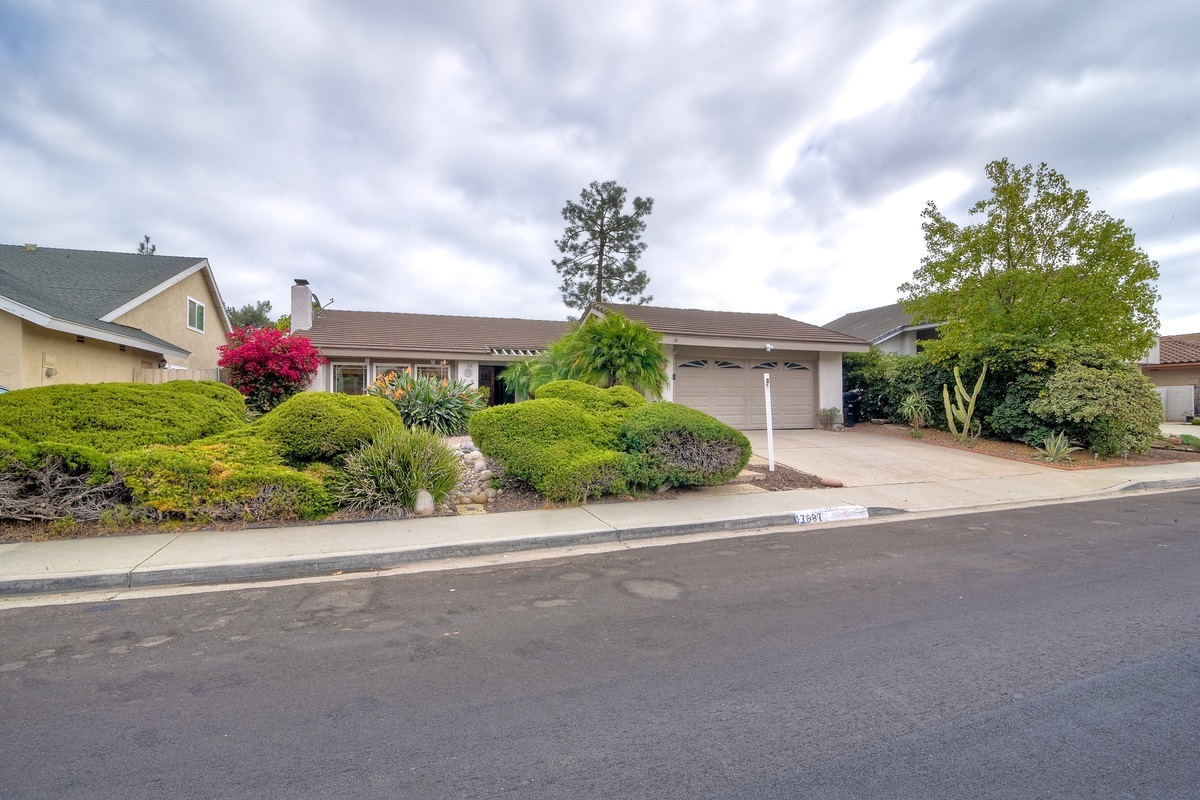 17087 Matinal Road San Diego, CA 92127 - Photo 2 of 25