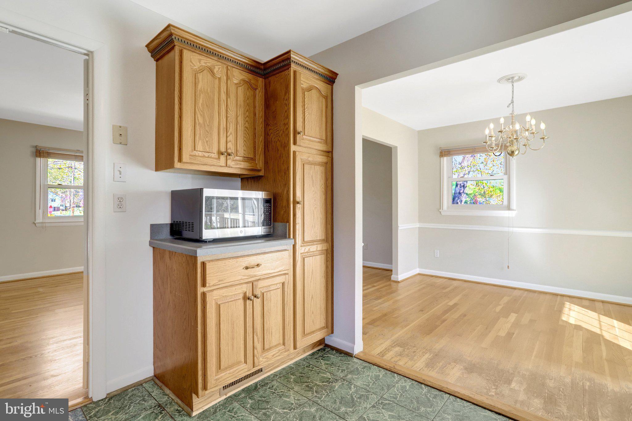 7800 Hayfield Road Alexandria, VA 22315 - Photo 18 of 57 Kitchen