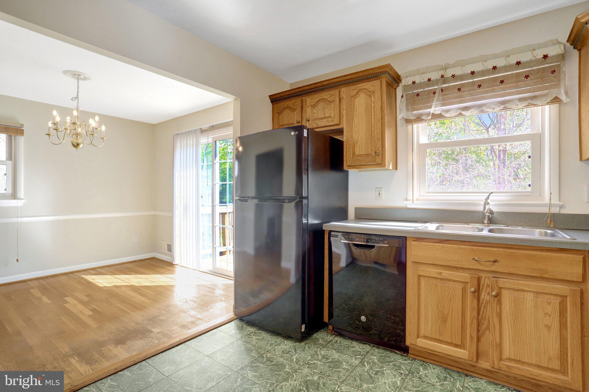 7800 Hayfield Road Alexandria, VA 22315 - Photo 19 of 57 Kitchen