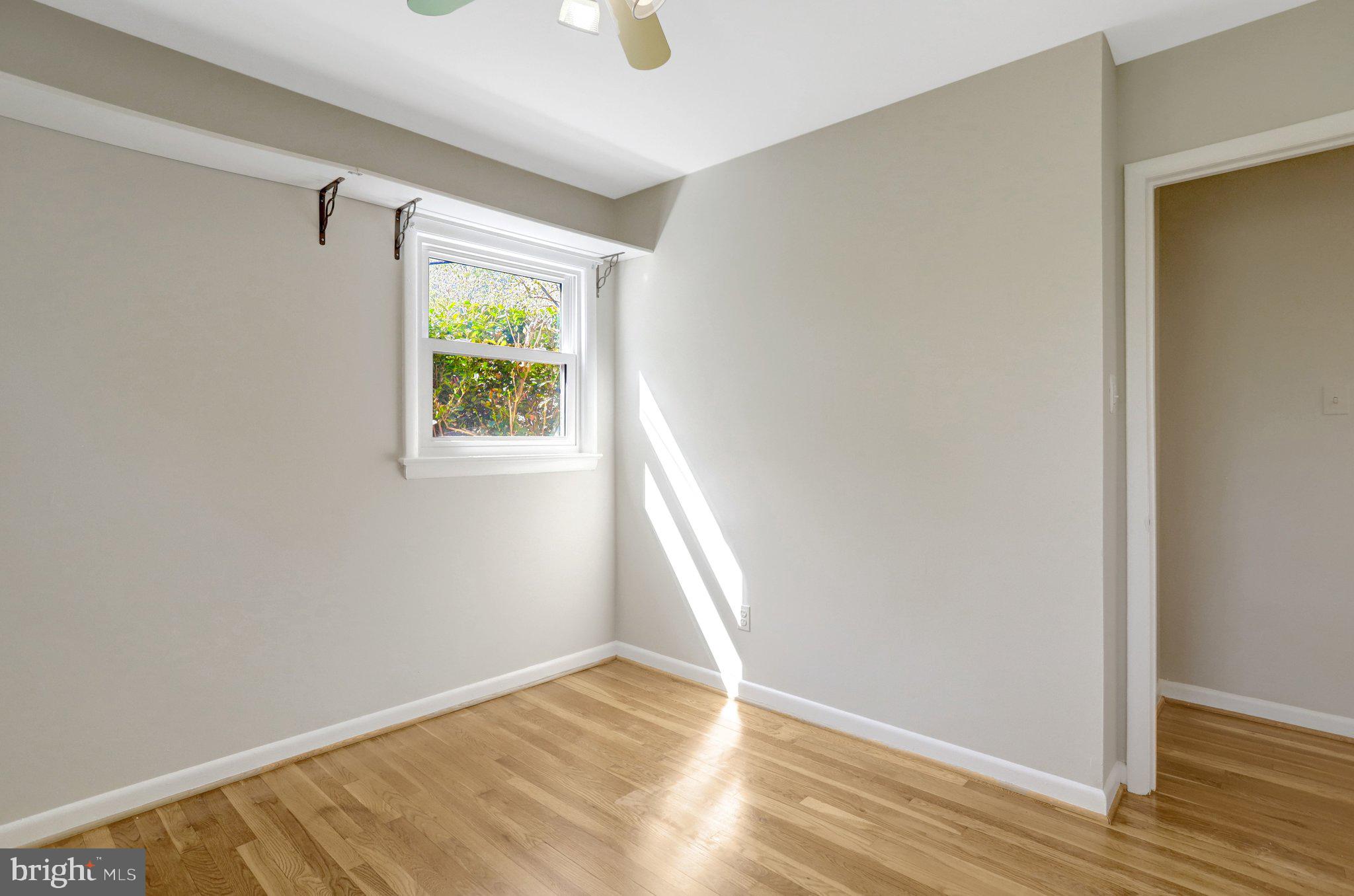 7800 Hayfield Road Alexandria, VA 22315 - Photo 27 of 57 Bedroom 2