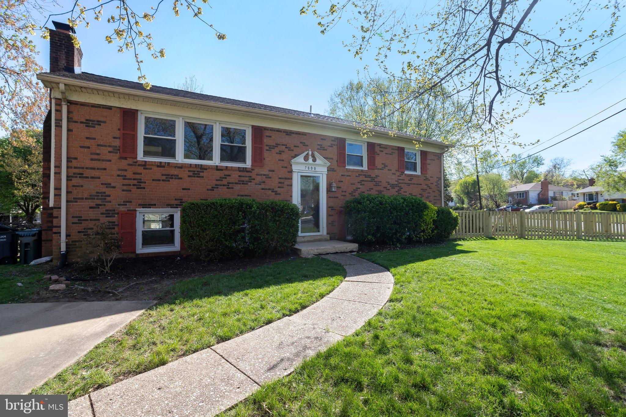 7800 Hayfield Road Alexandria, VA 22315 - Photo 5 of 57 Front
