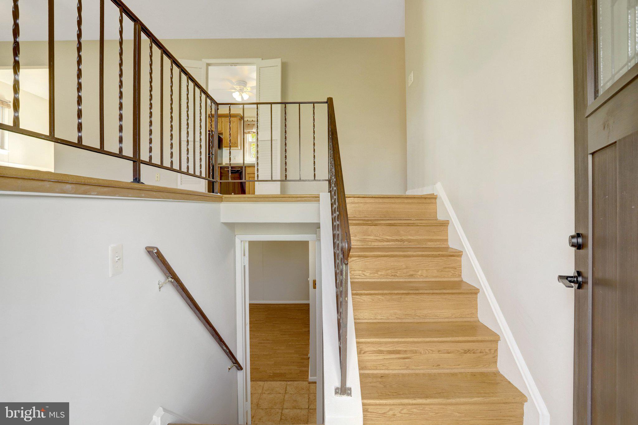 7800 Hayfield Road Alexandria, VA 22315 - Photo 6 of 57 Foyer