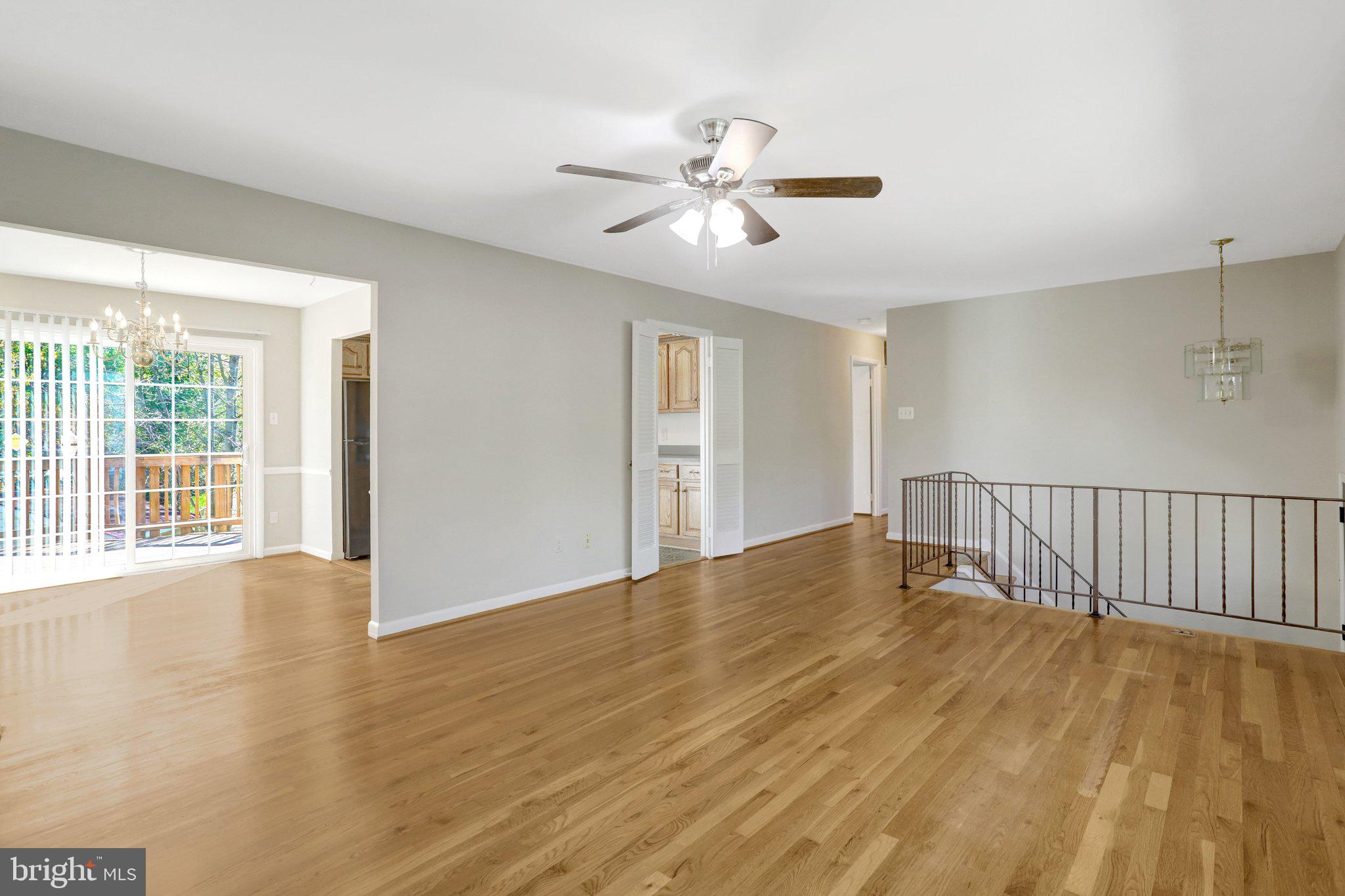 7800 Hayfield Road Alexandria, VA 22315 - Photo 9 of 57 Living room