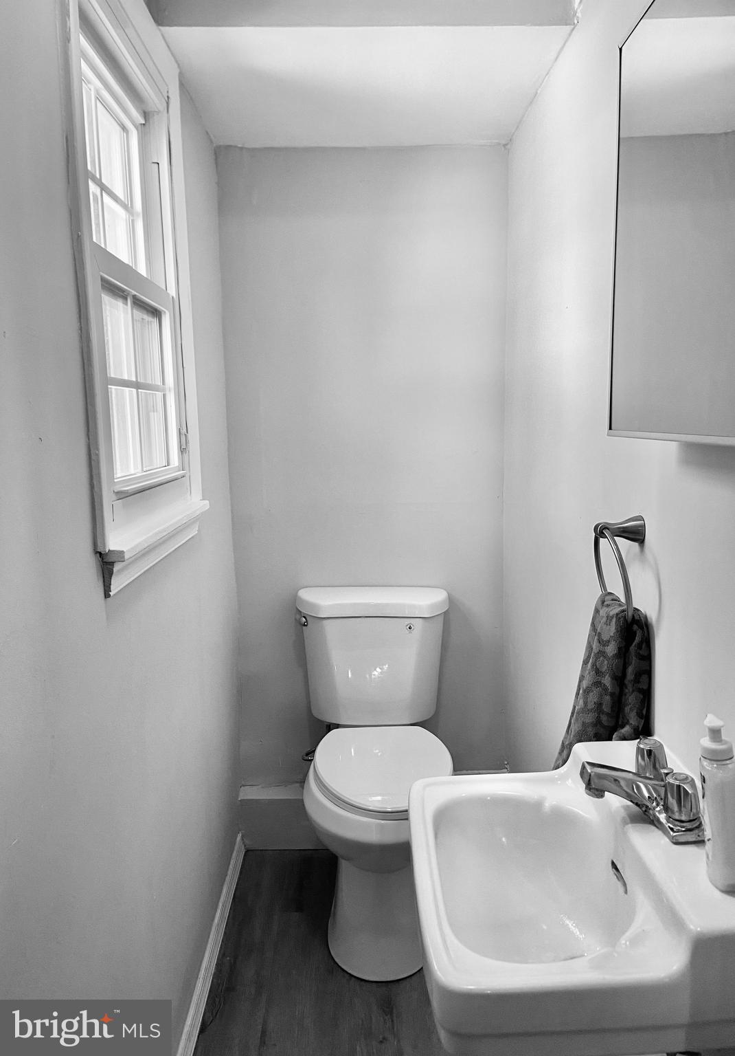 1602 Mulberry Road Flourtown, PA 19031 - Photo 24 of 25 Powder Room
