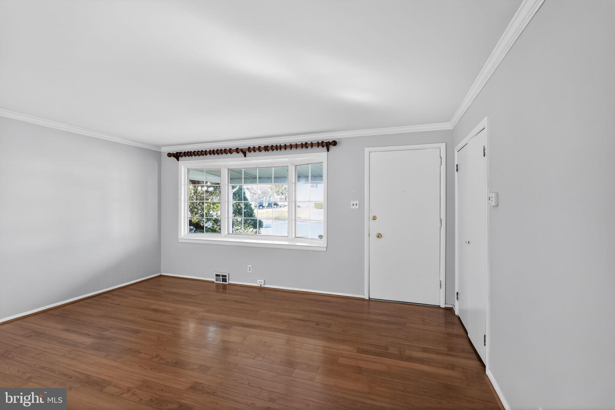 1602 Mulberry Road Flourtown, PA 19031 - Photo 3 of 25 Living Room