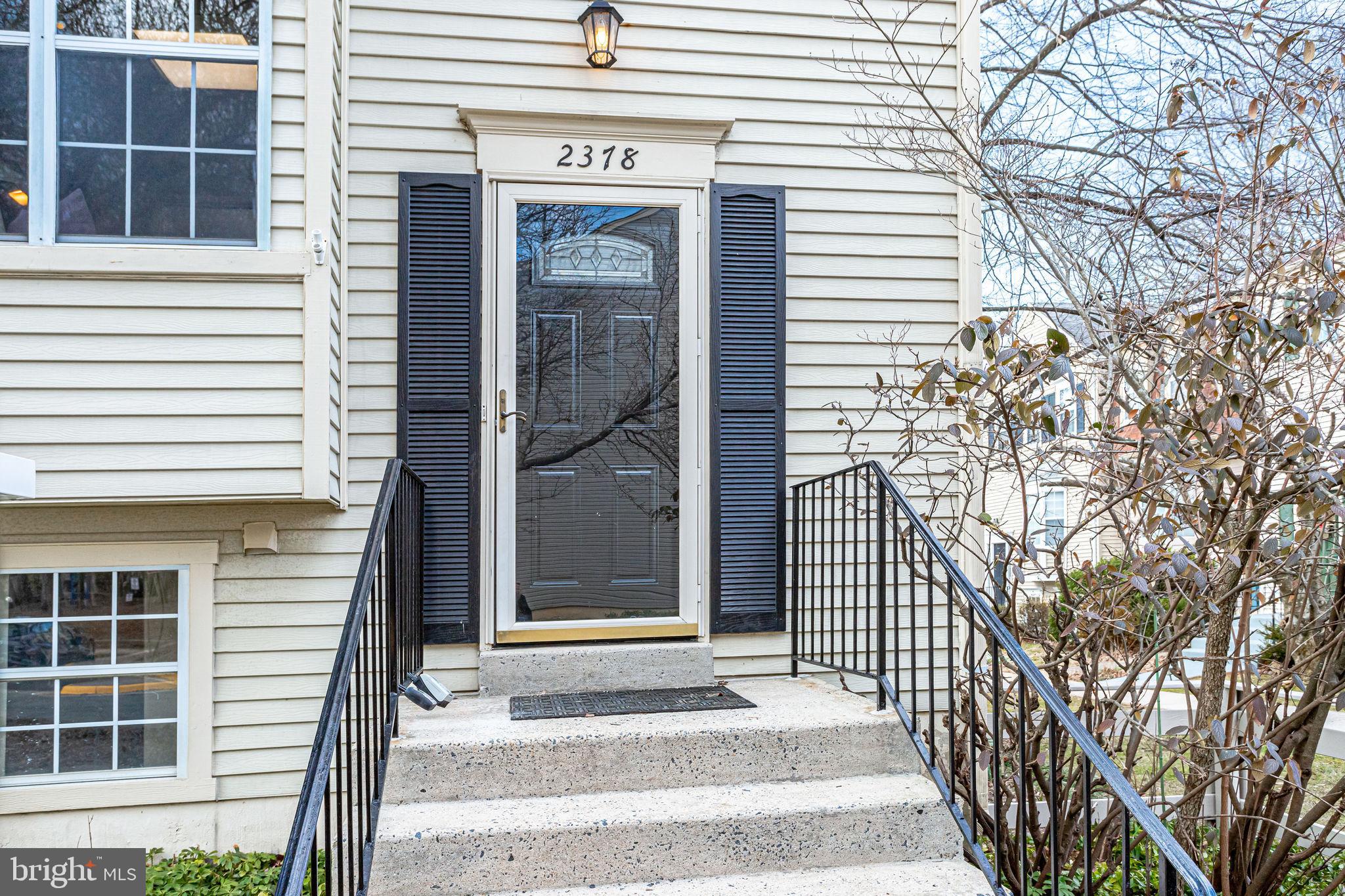 2378 Hunters Square Court Reston, VA 20191 - Photo 3 of 41