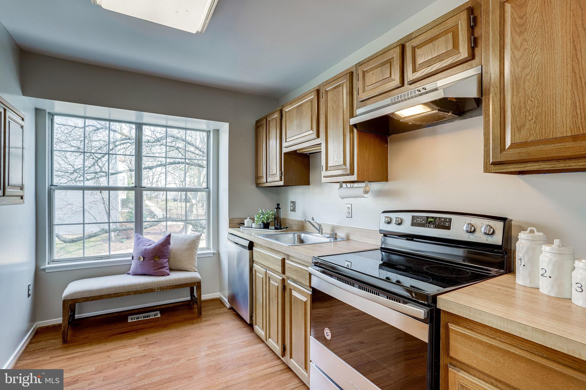 2378 Hunters Square Court Reston, VA 20191 - Photo 9 of 41 Brand new stainless steel appliances