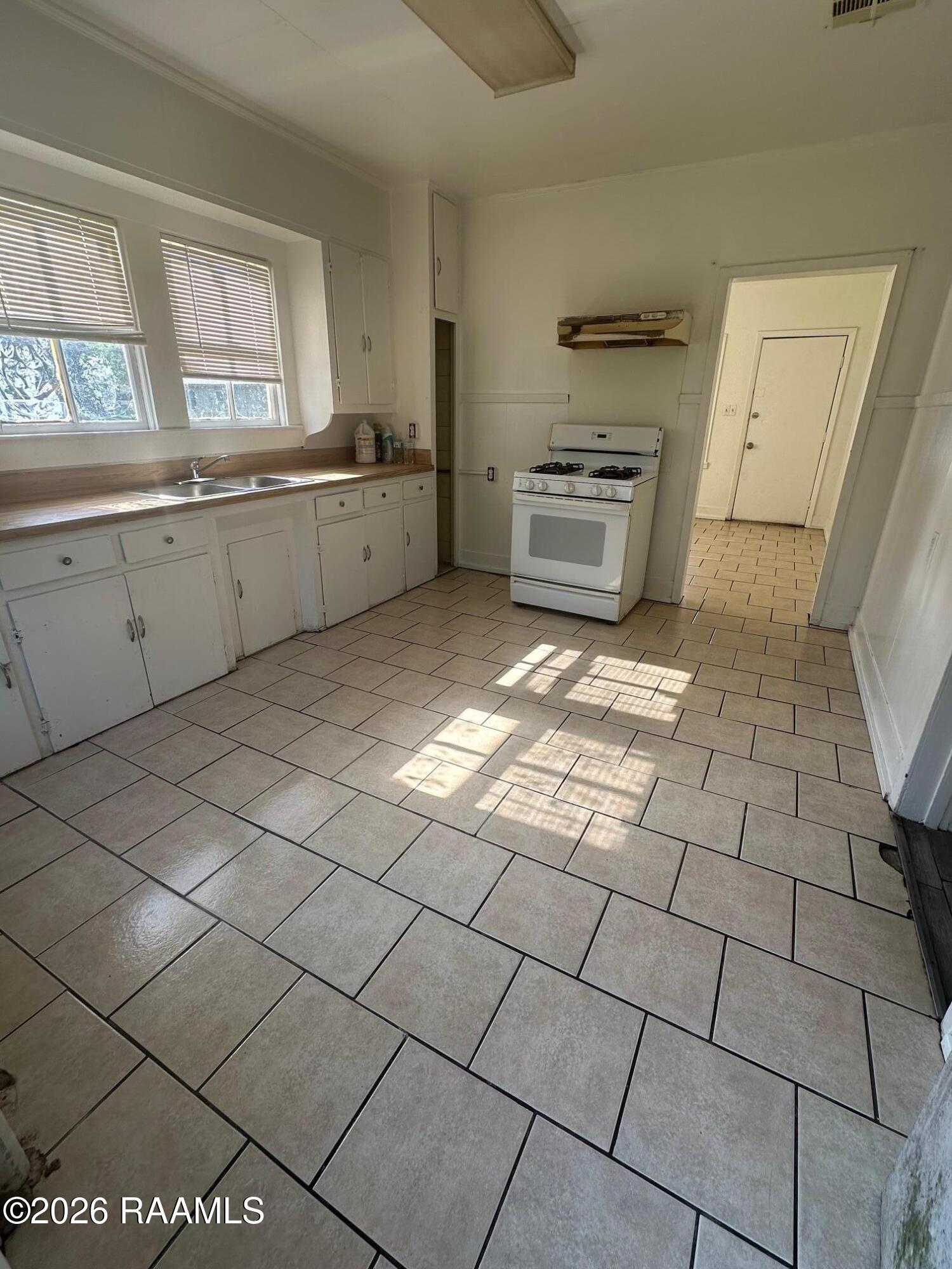 205-207 Haig Street Lafayette, LA 70501 - Photo 4 of 12 205 Haig - Kitchen