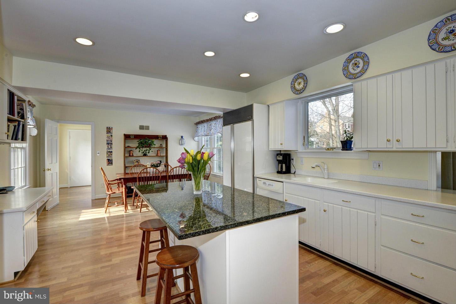 7013 Heatherhill Road Bethesda, MD 20817 - Photo 8 of 30 Kitchen