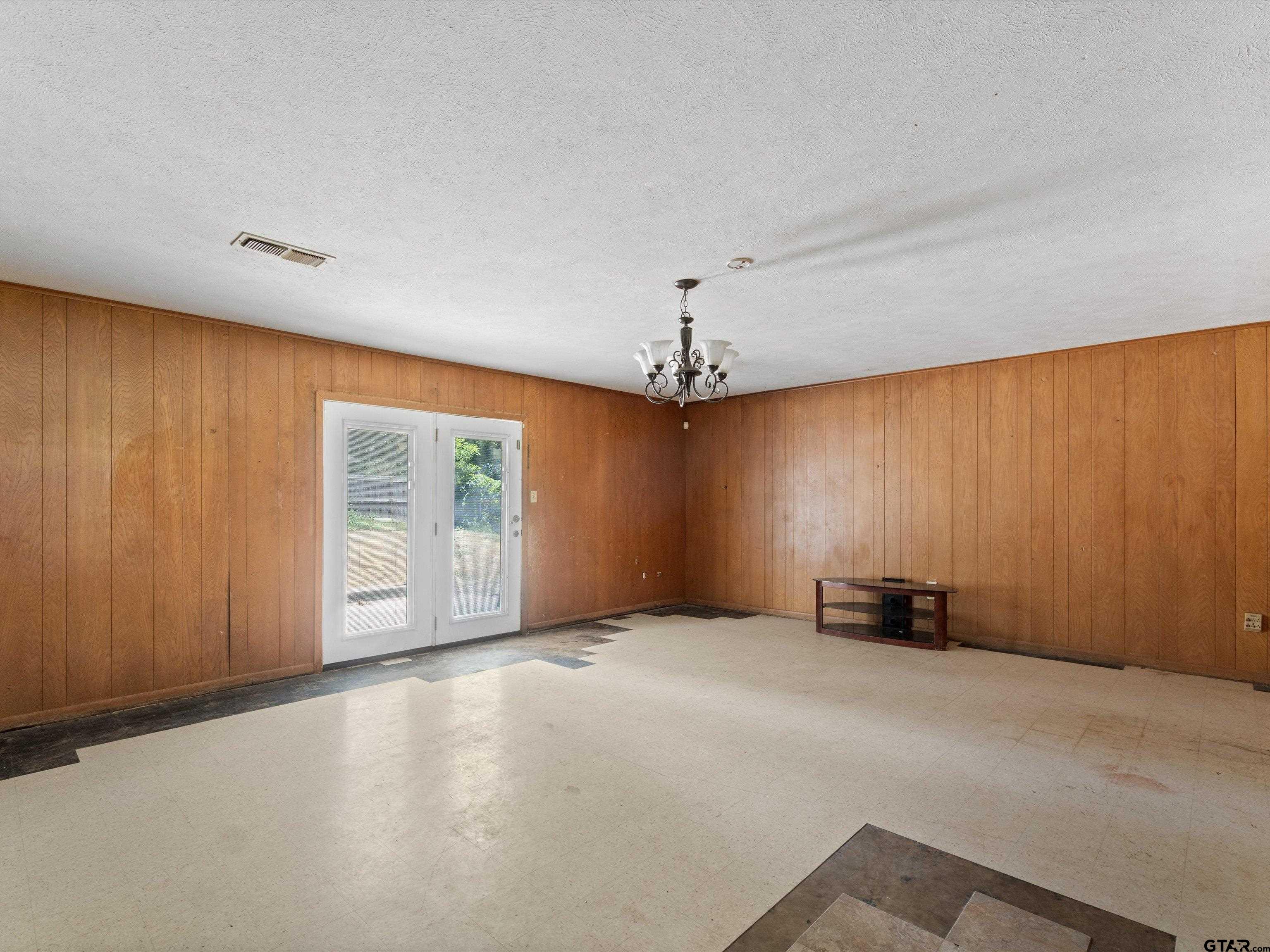 175 Stevens Street Gilmer, TX 75645 - Photo 14 of 25 an empty room with windows and closet