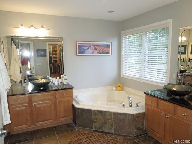 841 Enchantment Drive Rochester, MI 48307 - Photo 10 of 19 unnamed (12).jpg