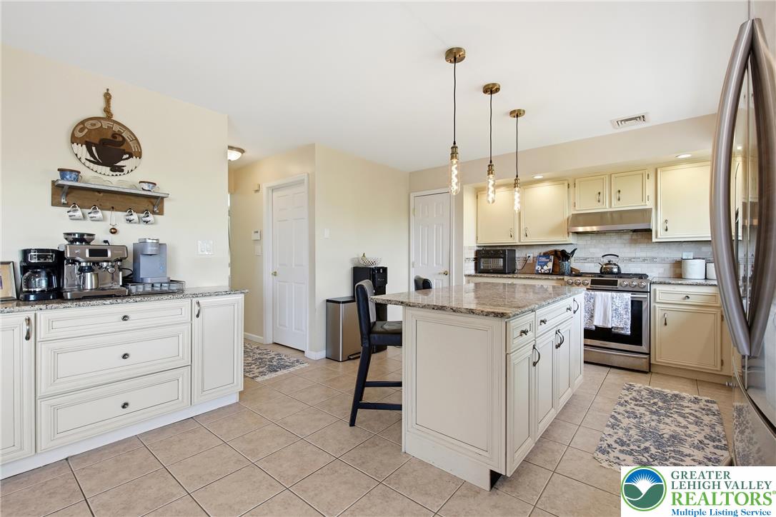 115 West Butternut Road Hellertown, PA 18055 - Photo 17 of 97 Culinary delights await in this bright kitchen, complete with a generous island and ample cabinetry.