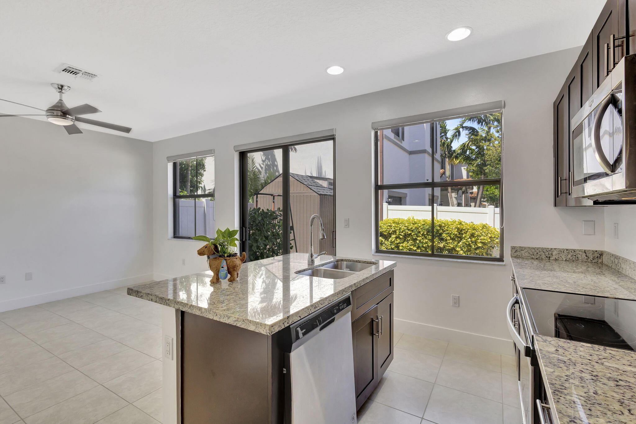 6028 Pine Tree Way Palm Beach Gardens, FL 33410 - Photo 2 of 36 14-web-or-mls-Pine_66