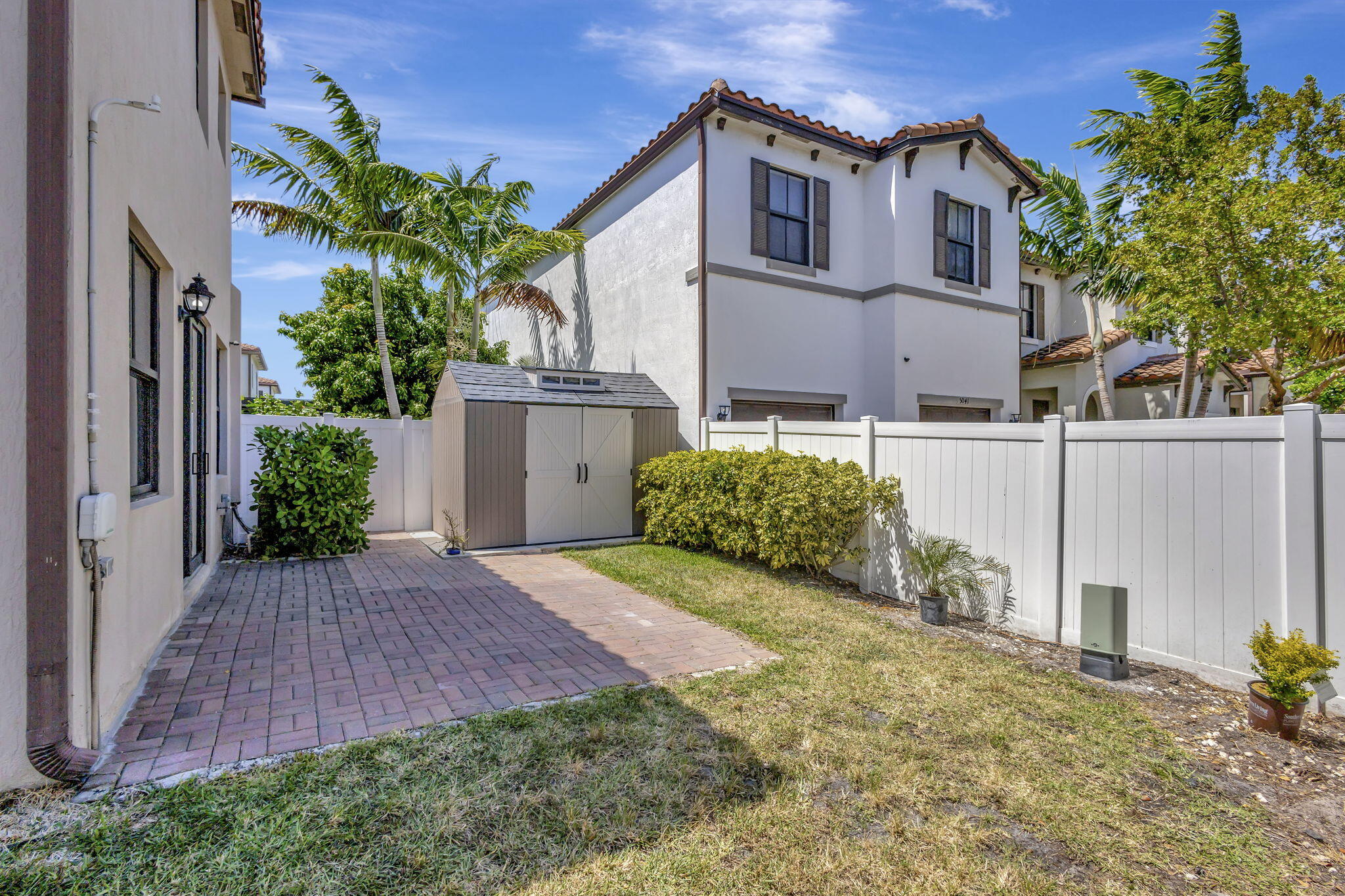 6028 Pine Tree Way Palm Beach Gardens, FL 33410 - Photo 32 of 36 19-web-or-mls-Pine_91